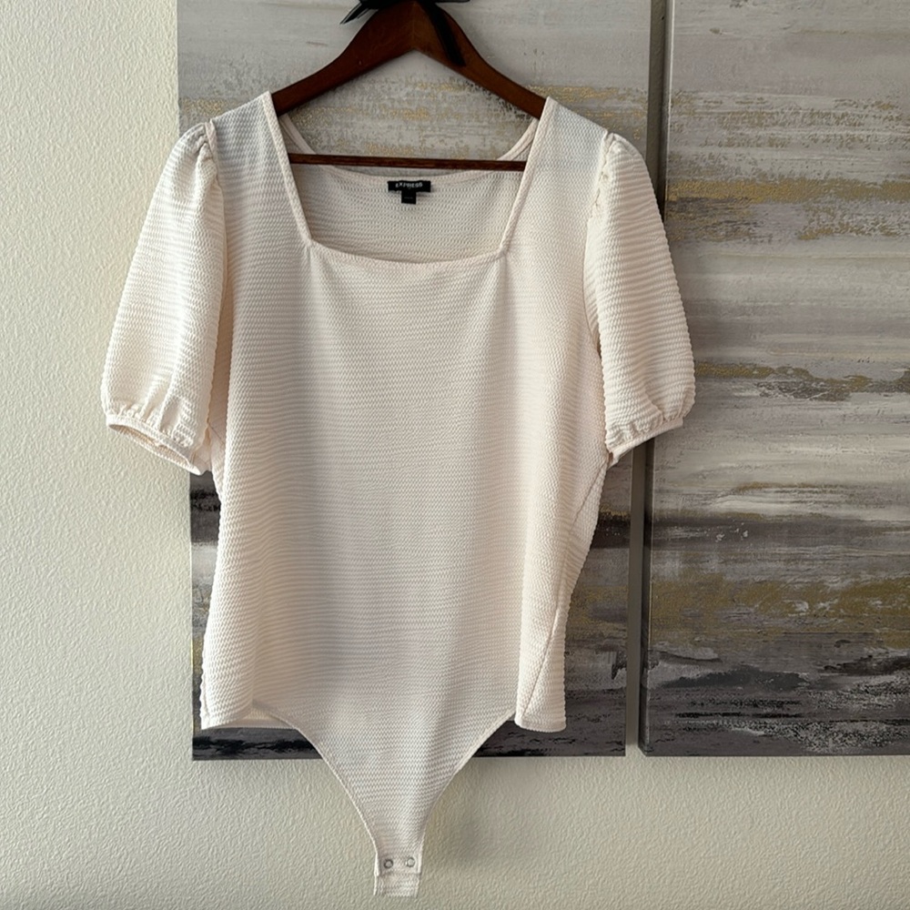 NWOT express textured puff sleeve body suit, size XL